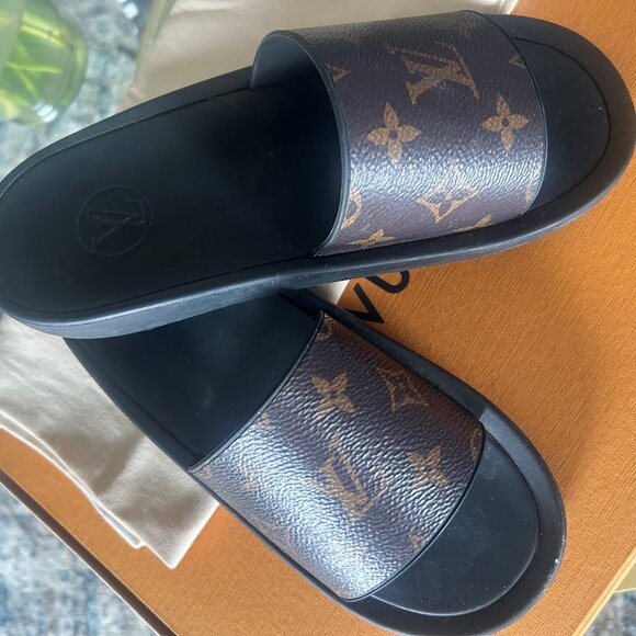Authentic Louis Vuitton Sunbath Flat Mule Monogram Size EU 37 US 7 - Picture 1 of 6